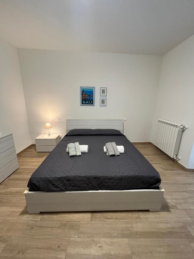 Bed&Breakfast Del Viaggiatore ฟอนดี ภายนอก รูปภาพ